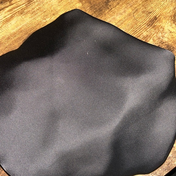 Black and Tan Silk Bonnet - Picture 2 of 3